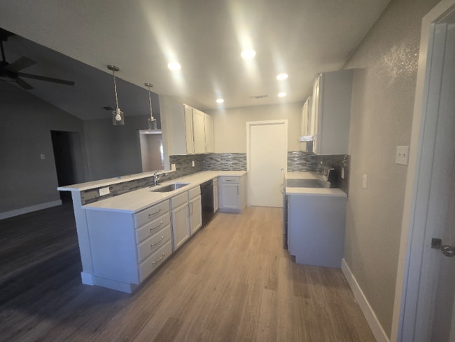 Foto del edificio - 4911 Belle Ellen