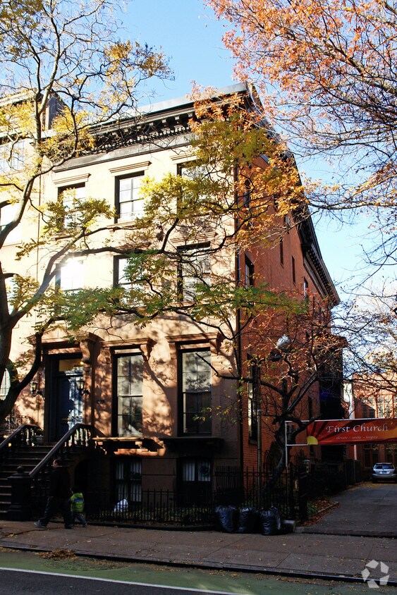 Foto principal - 128 Henry St
