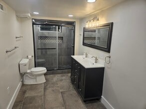 Building Photo - 929 Due W Ave N