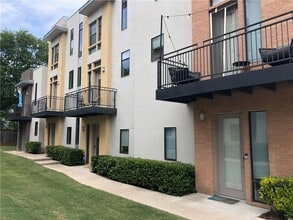 Building Photo - 6000 S Congress Ave