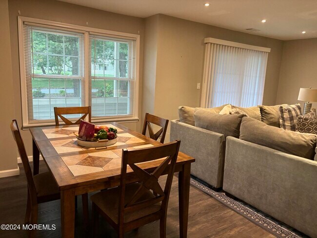 Foto del edificio - 564 Applewood Ct