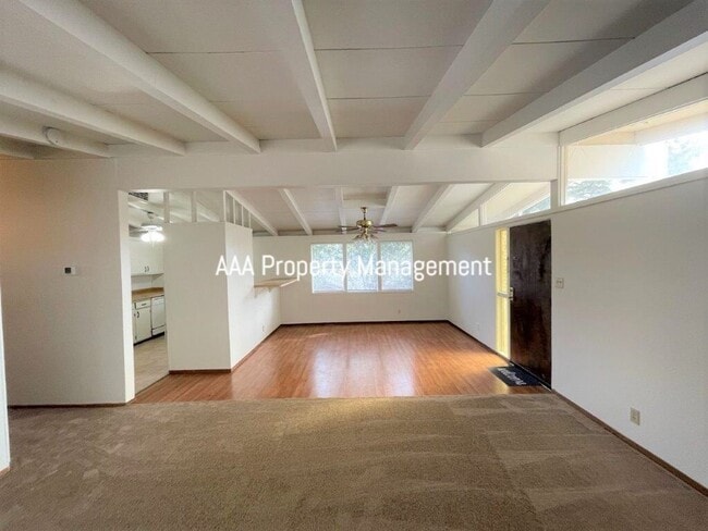 Building Photo - Martinez! 3 bedroom 1 bath Single family h...