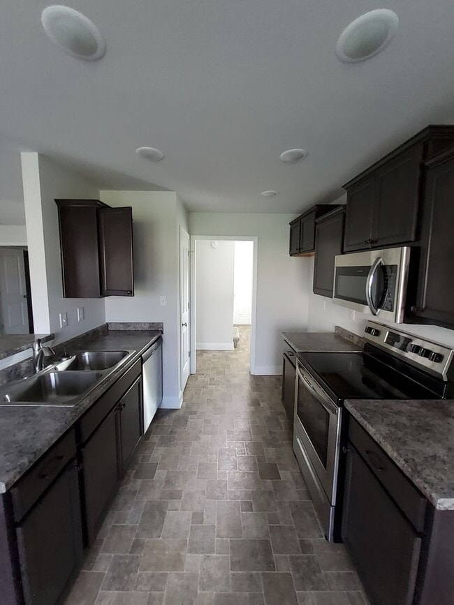 Building Photo - 8799 Arendale Dr