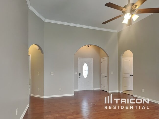 Building Photo - 1430 Raven Rd