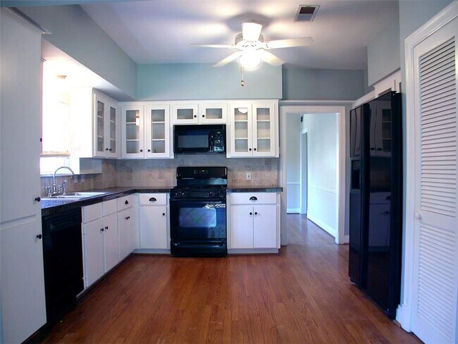 Foto del edificio - 6714 Belmont St