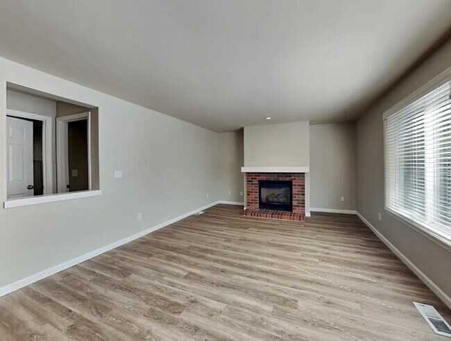 Foto del edificio - 6239 Countryman Ln E