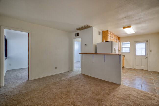Foto del edificio - 106 W 10th St