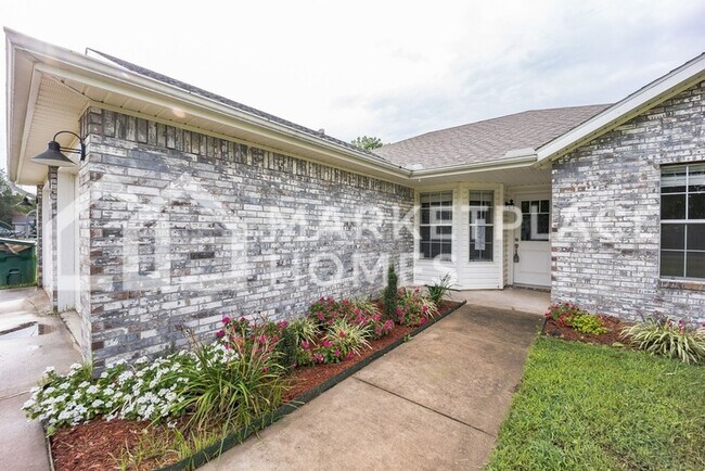 Building Photo - 601 Cass Rd