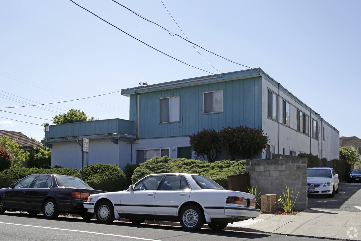Building Photo - 4343 Essex St