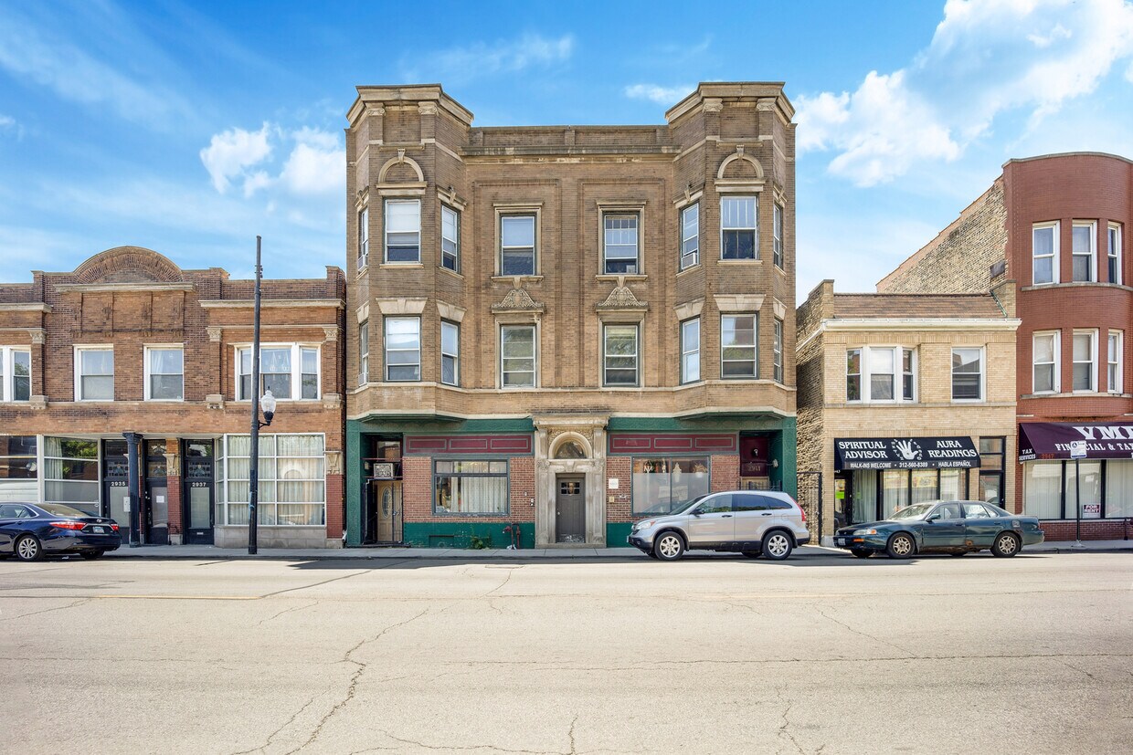 Primary Photo - 2941 W Belmont Ave
