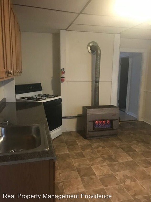 Primary Photo - 13-15 Mowry St