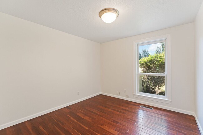 Foto del edificio - Stylish 3BR Beaverton Ranch w/ RV Parking & Hot Tub
