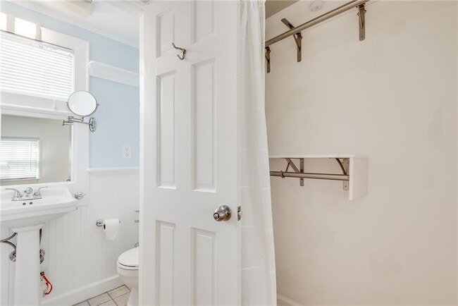 Building Photo - 1143 St Charles Pl NE