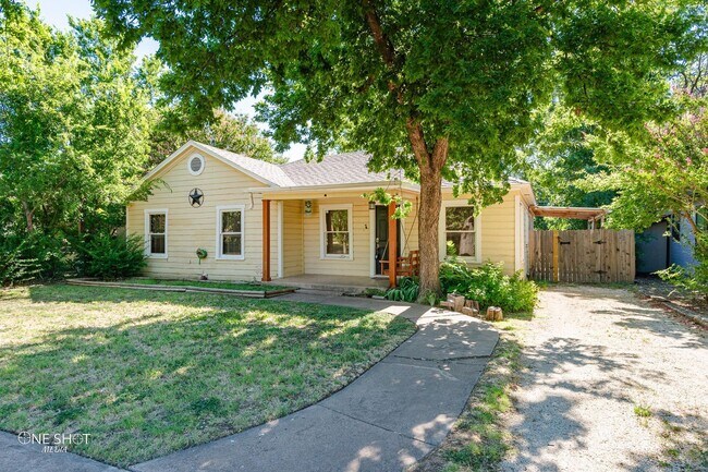 Building Photo - 1333 Amarillo St