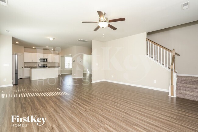 Foto del edificio - 3710 Streamside Dr