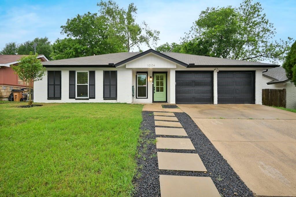 Primary Photo - 10104 Woodhaven Dr