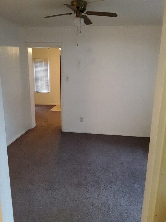 Building Photo - 25 W 73rd Ave