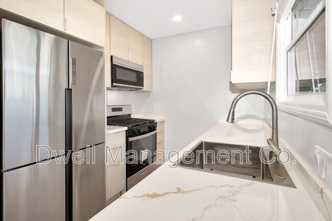 Foto del edificio - 8071 Lemon Ave