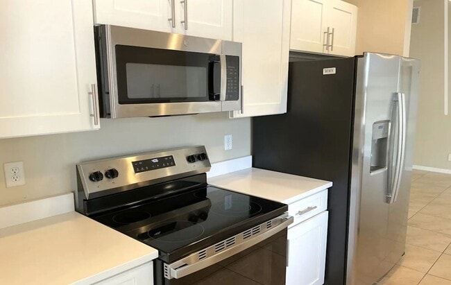 Building Photo - 1905 SW Fears Ave