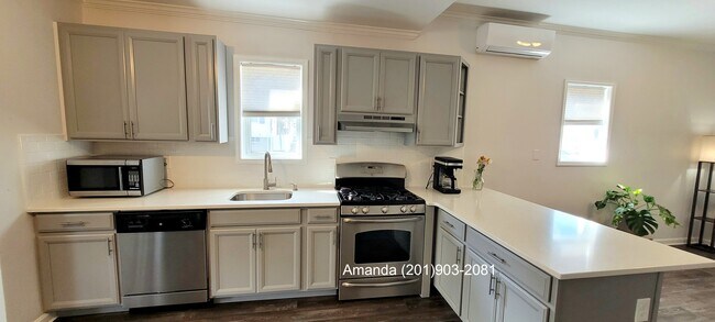 Building Photo - 30 2nd St