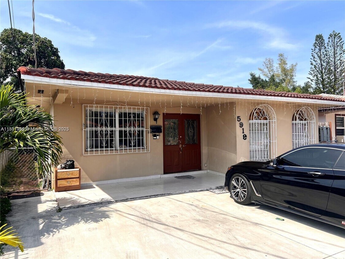 Foto principal - 5919 SW 4th St