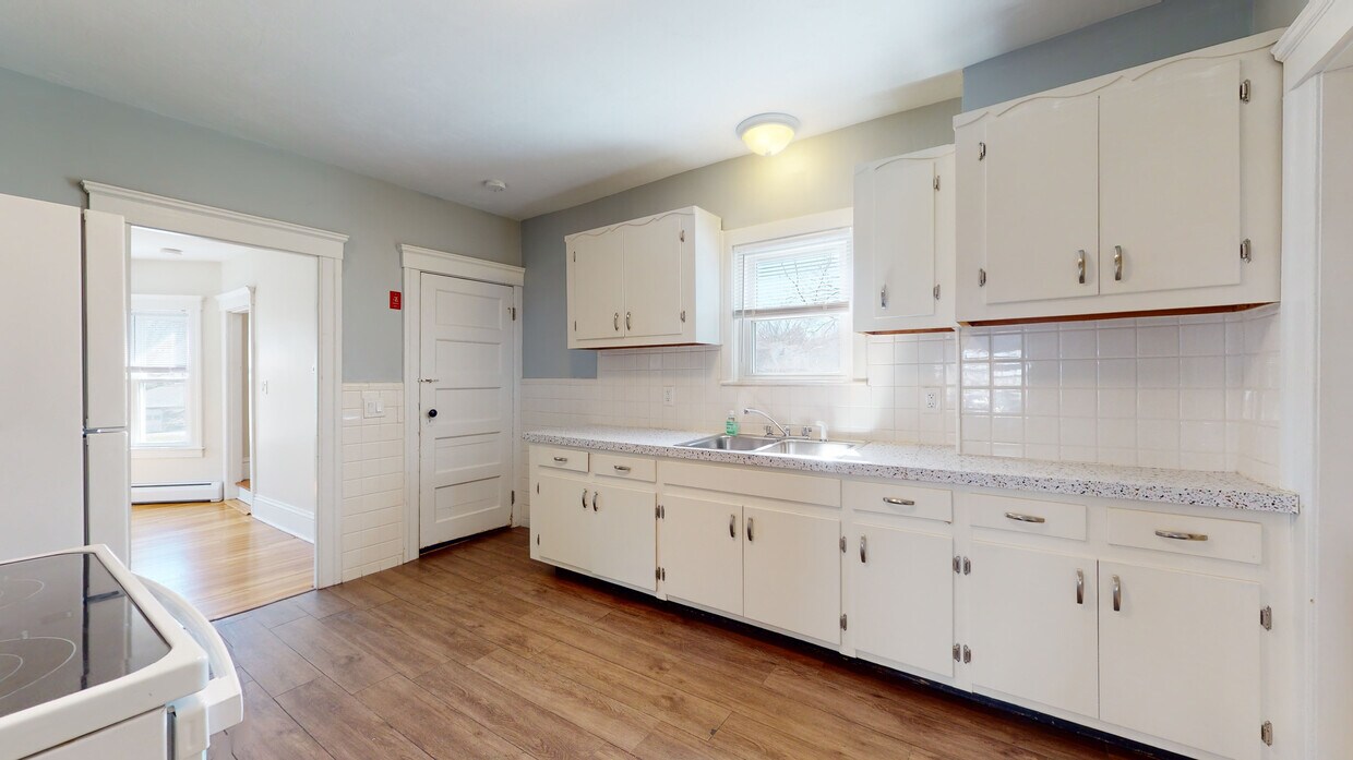 Primary Photo - 10 Anderson Ave
