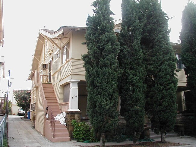 Building Photo - 4136 Rosewood Ave