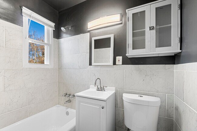 Foto del edificio - 1104 49th St NE