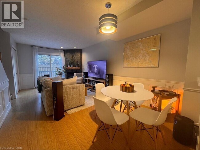 Photo du bâtiment - 465 Beechwood Pl