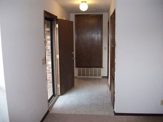 Building Photo - 4320 Willowpoint Dr