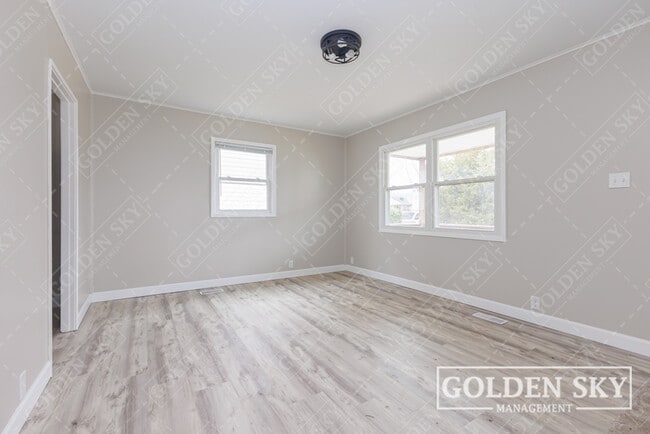 Building Photo - 2312 S Pershing Dr