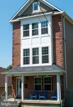 Building Photo - 422 60th St NE