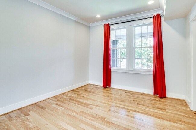 Foto del edificio - 637 Franklin St NE