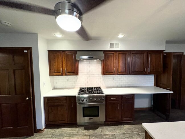 Building Photo - 5191 Heatherway Dr