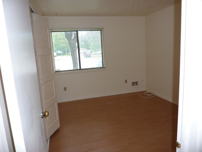 Building Photo - 956 Eastbrooke Ln