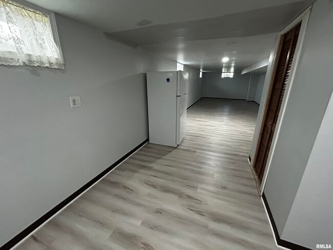 Foto del edificio - 2206 W Rohmann Ave