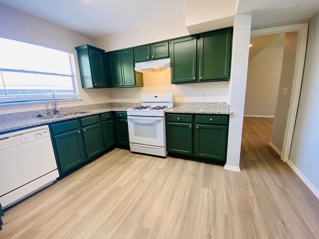 Building Photo - 3 br, 2 bath House - 6025 Signal Point