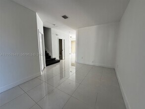 Building Photo - 1449 SE 24th Ct