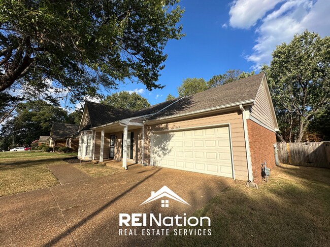 Foto del edificio - CORDOVA COVE CHARMER! 3BR/2BA | High Ceilings & Brick Fireplace | 2-Car Garage!