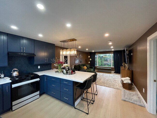 Foto del edificio - 1368 1/2 Yosemite Drive
