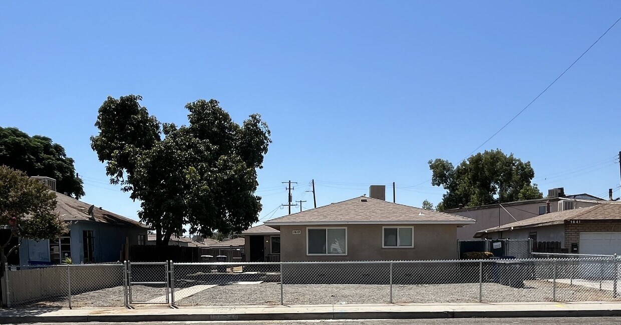 Primary Photo - 6th St Duplex