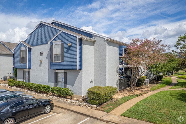 2031 Westborough Dr - Westborough Crossing