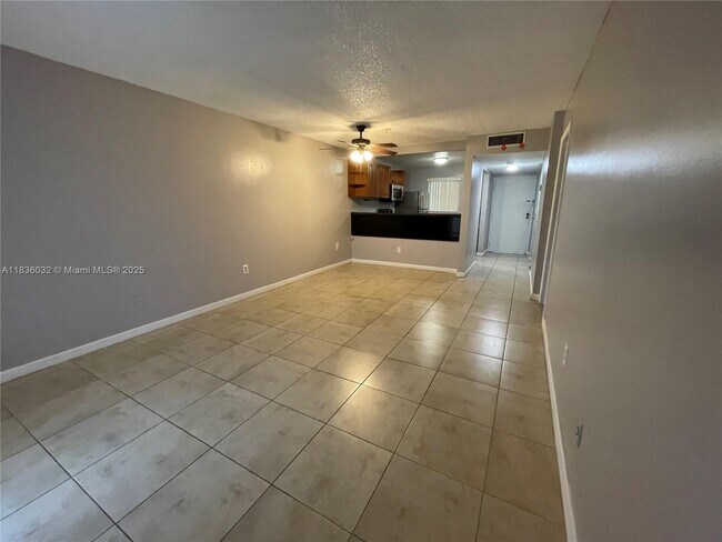 Foto del edificio - 16750 NE 10th Ave