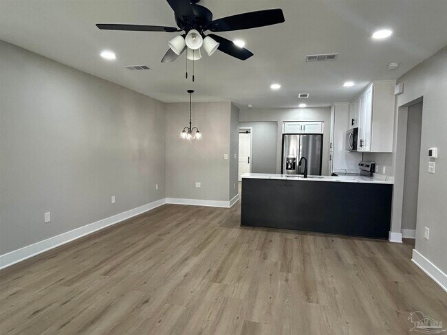 Foto del edificio - 721 W Jordan St