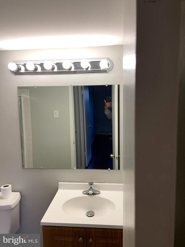 Foto del edificio - 7091 Spring Garden Dr