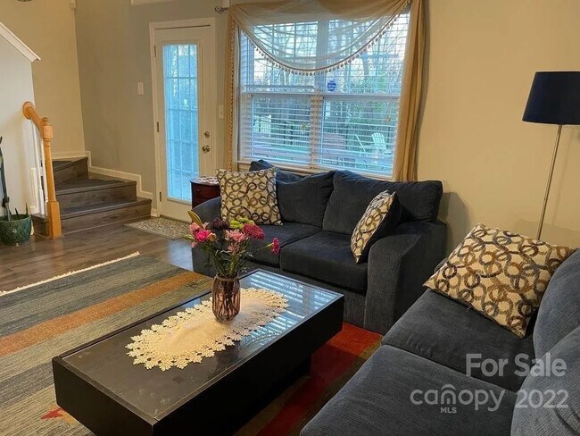 Foto del edificio - Room in House on Meadowcreek Village Dr