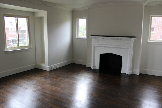 LIVING ROOM - 2506 W Euclid St