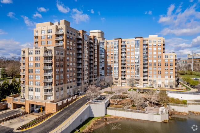 Carlton House @ Reston Town Center - Apartments in Reston, VA ...