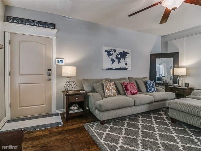 Building Photo - 1 br, 1 bath  - 1812 Alameda St Unit 414