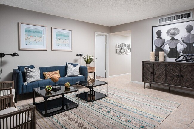 Building Photo - Fairways of Inverrary